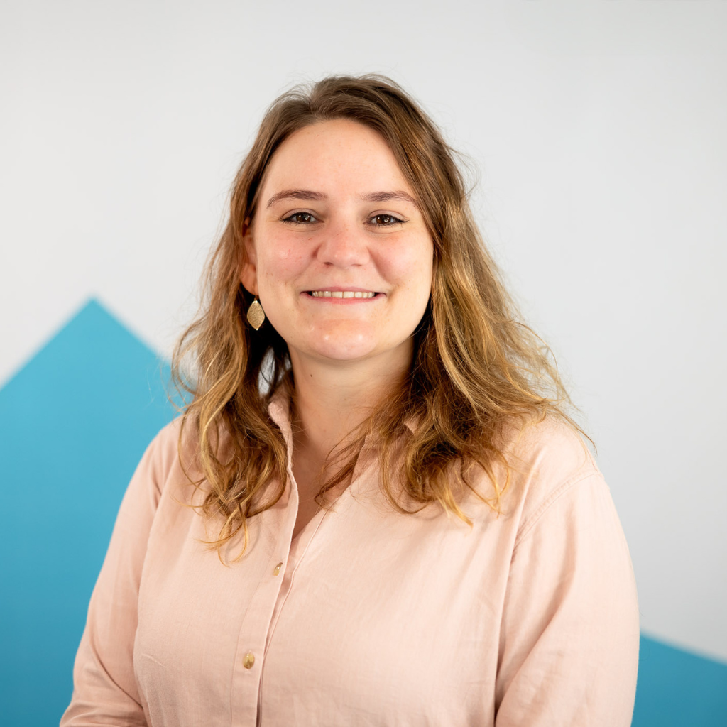 Porträtfoto einer Referentin des Digital-Kompass auf Seiten von Deutschland sicher im Netz e.V., Nora Bramati