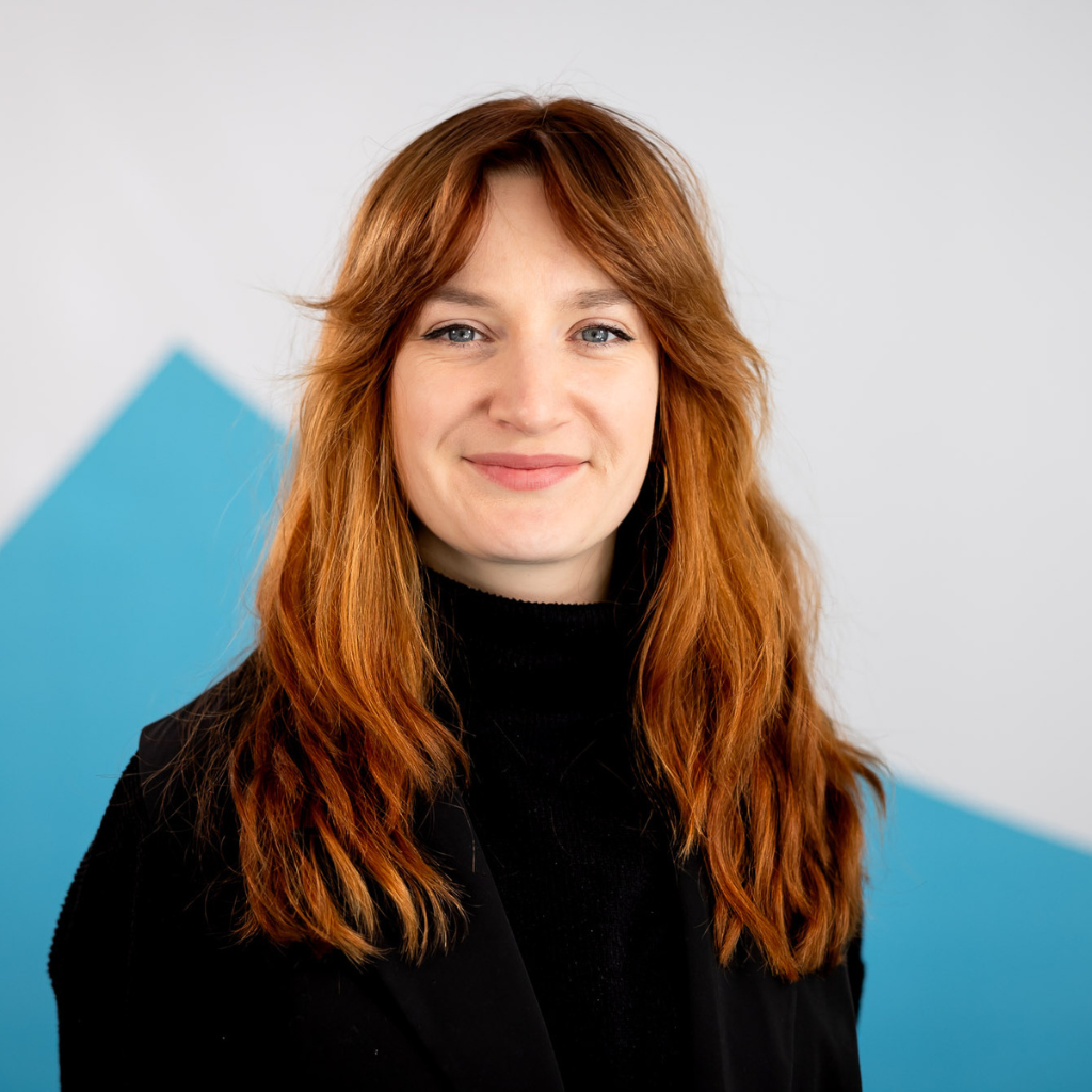 Porträtfoto einer Referentin des Digital-Kompass auf Seiten von Deutschland sicher im Netz e.V., Lena Grillmeier