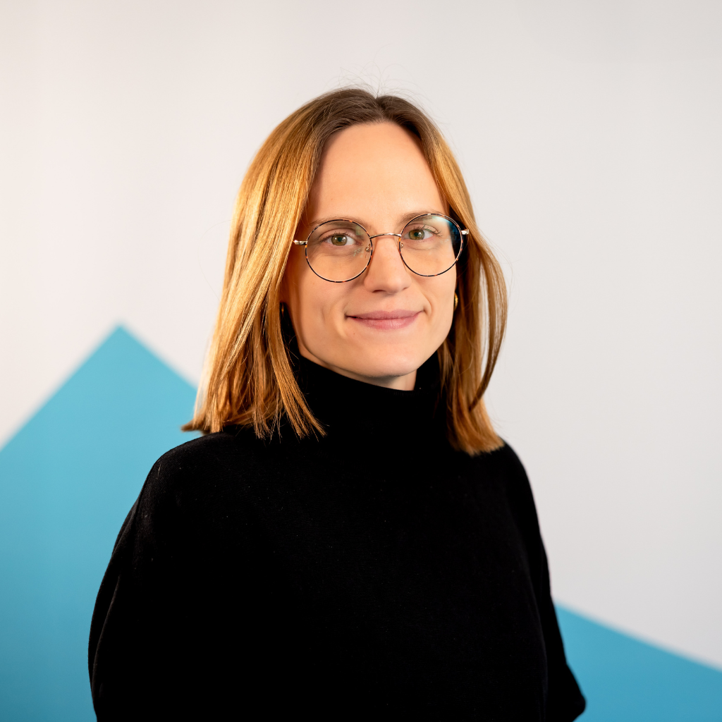 Porträtfoto der Projektleiterin des Digital-Kompass auf Seite von Deutschland sicher im Netz e. V.